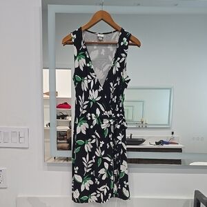 Black and White Sleeveless V-Neck Sundress